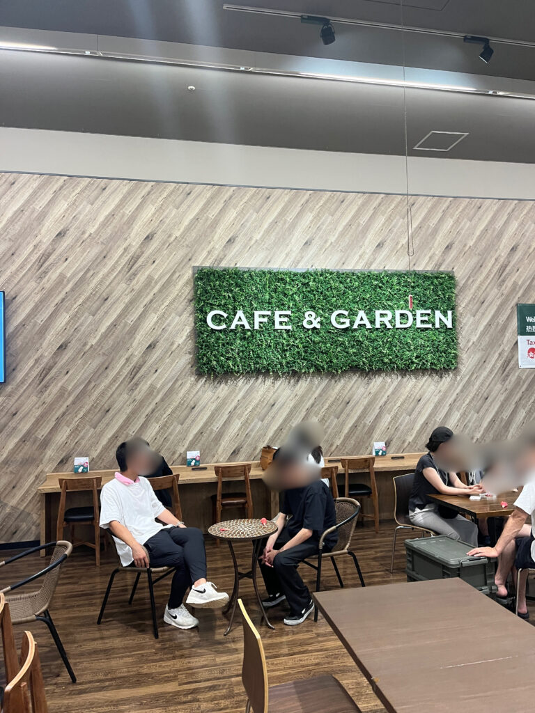 DIYで疲れたら休憩できるカインズのカフェスペース