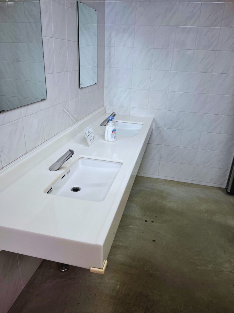 トイレの手洗い 比較的きれい