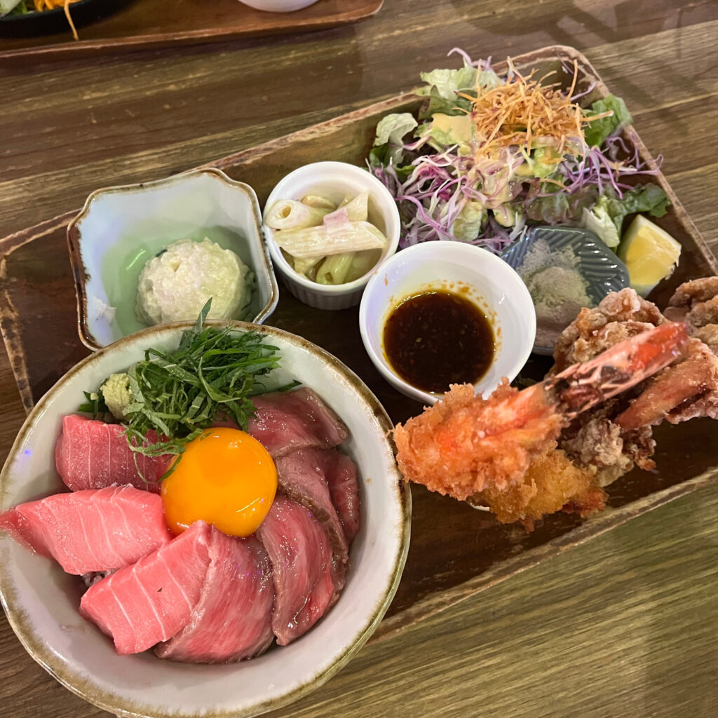 マグロとローストビーフ　おすすめのエビフライセット