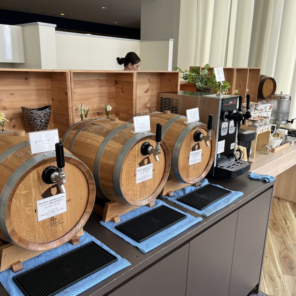 ラウンジのワインとビール 昼限定