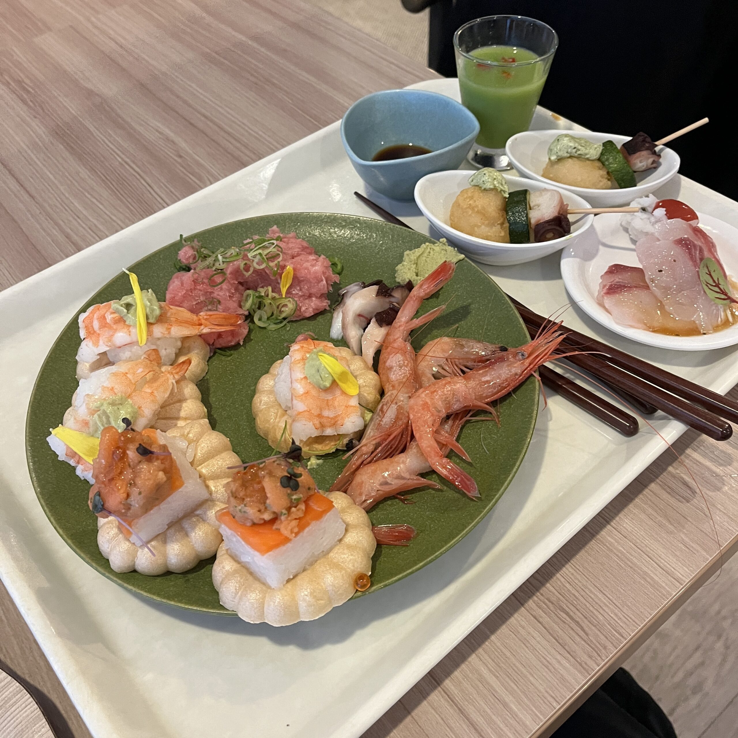 盛り付けられた夕食