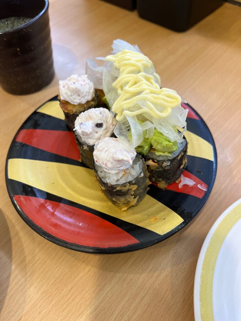 鮨　在 監修 サーモン巻天 ～かっぱのサラダ& アボカドオニオンマヨ～