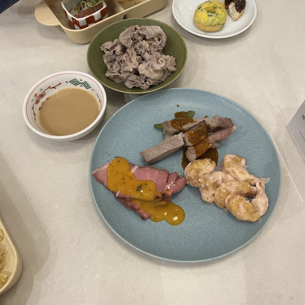 ローストビーフとエビマヨと牛しゃぶとポークソテー