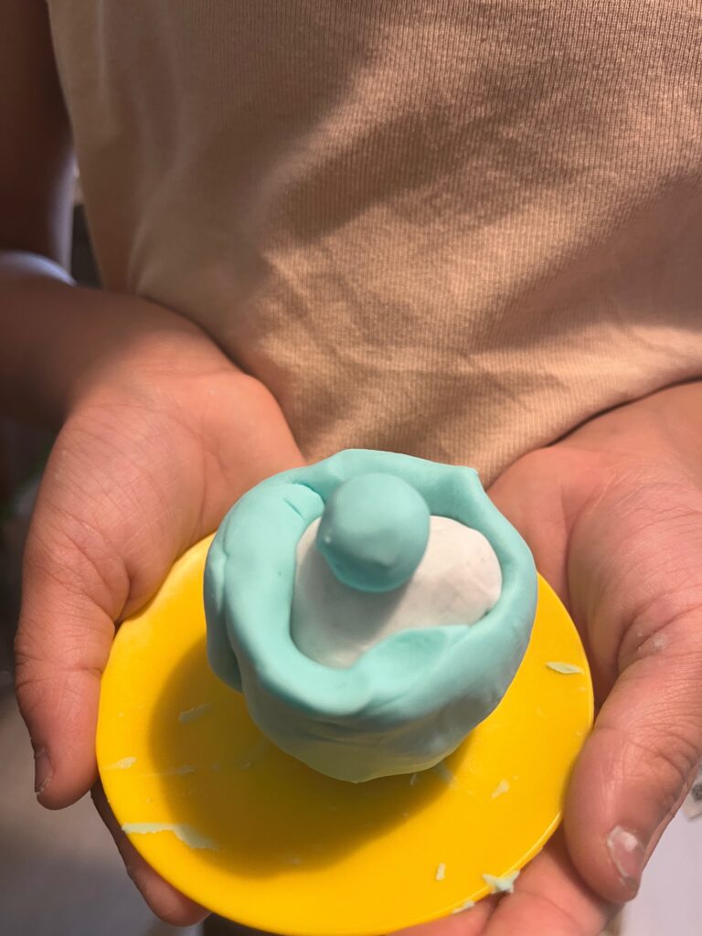 粘土で作った大玉のいくら寿司