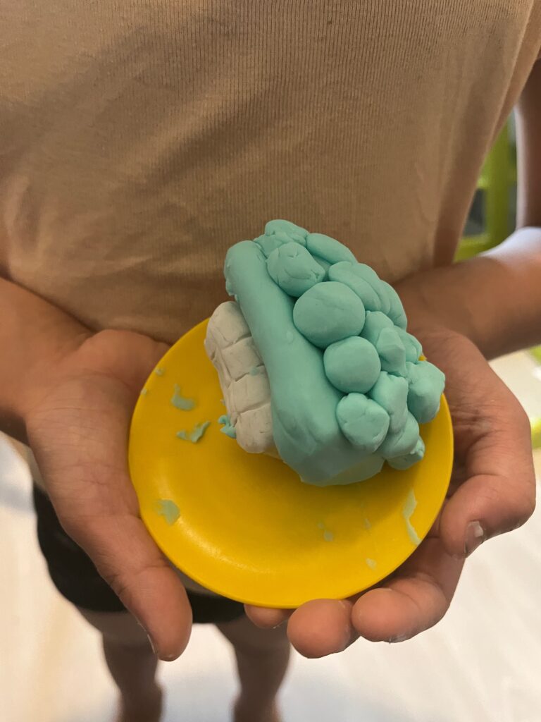 粘土で作ったいくら寿司