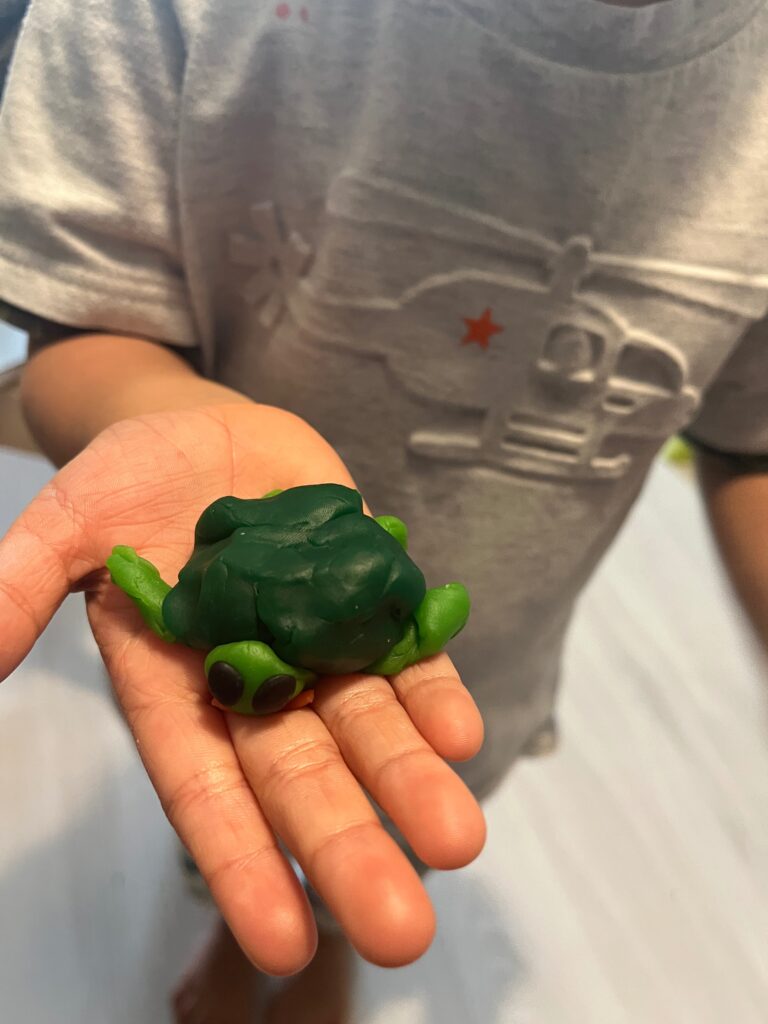 粘土で作ったミドリガメ
