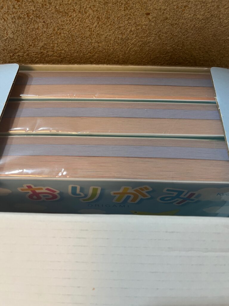 折り紙セットが個包装で収納されている様子