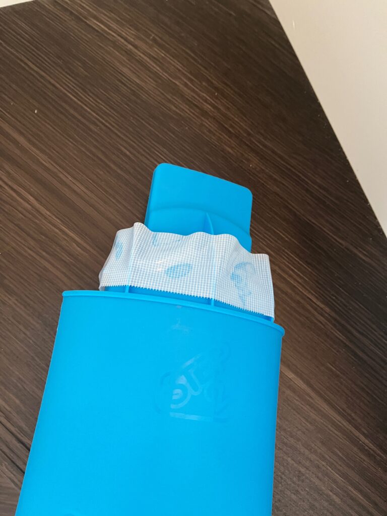 ウォーターテーブルの脚にテープを巻いている部分