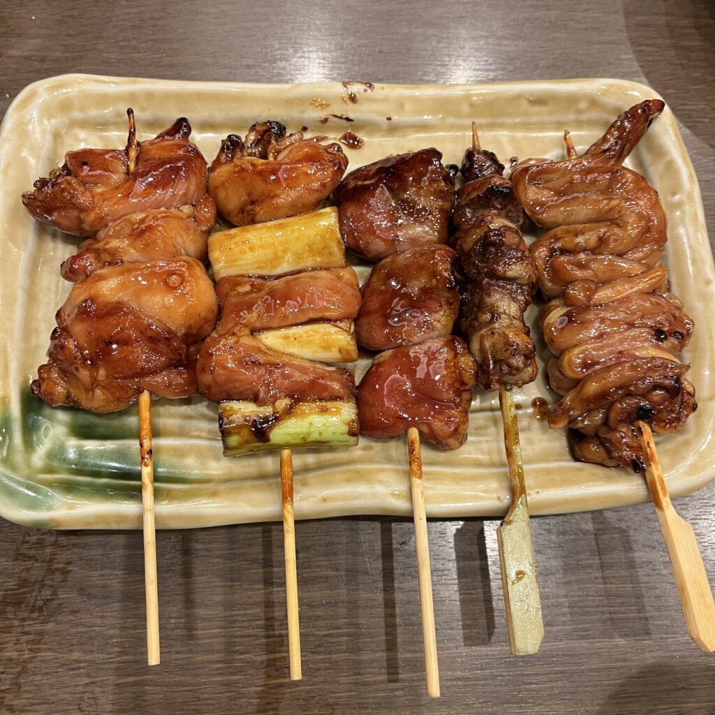 とりみ、ねぎま、はつ、はつもと、せせりのたれ串セット