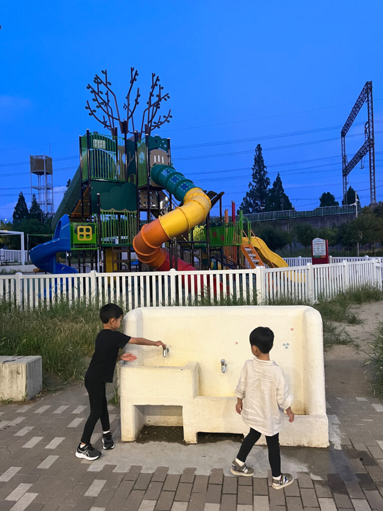 子供の身長に合わせて利用できる手洗い場