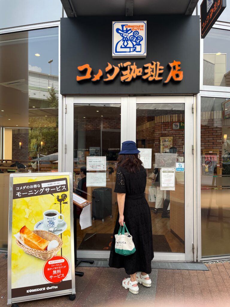 コメダ珈琲店の入口