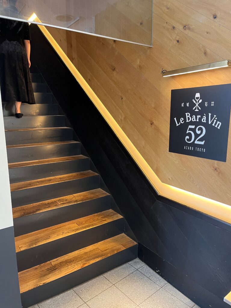 店内へアクセスする階段
