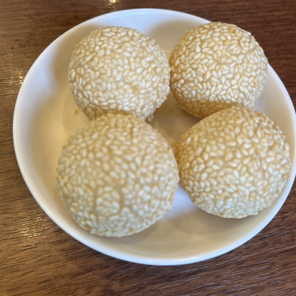 あつあつ胡麻団子