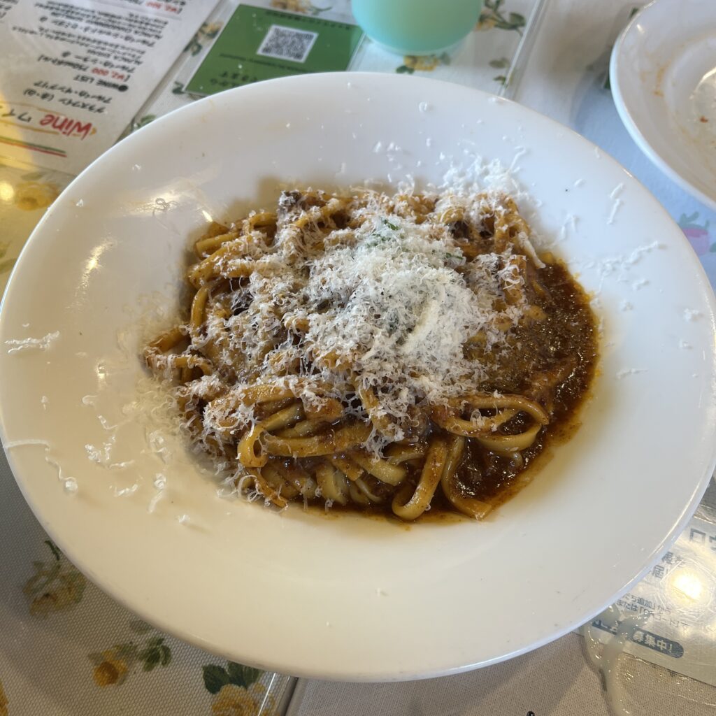 牛肉のラグーソースパスタ