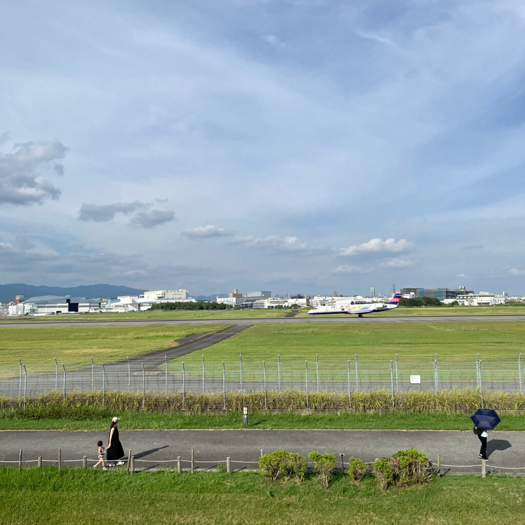 飛行機が飛び立つところ