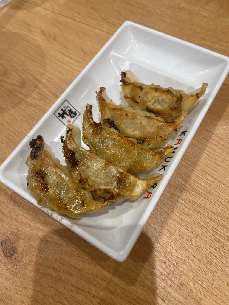 セットで注文した餃子
