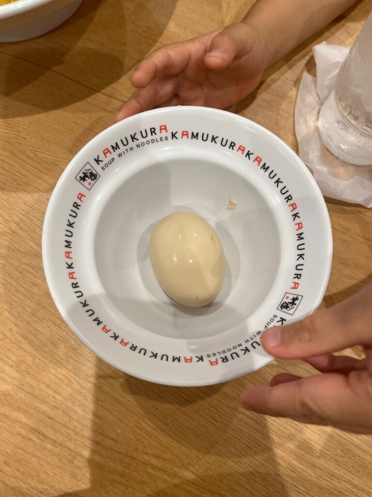 トッピングに注文した煮卵