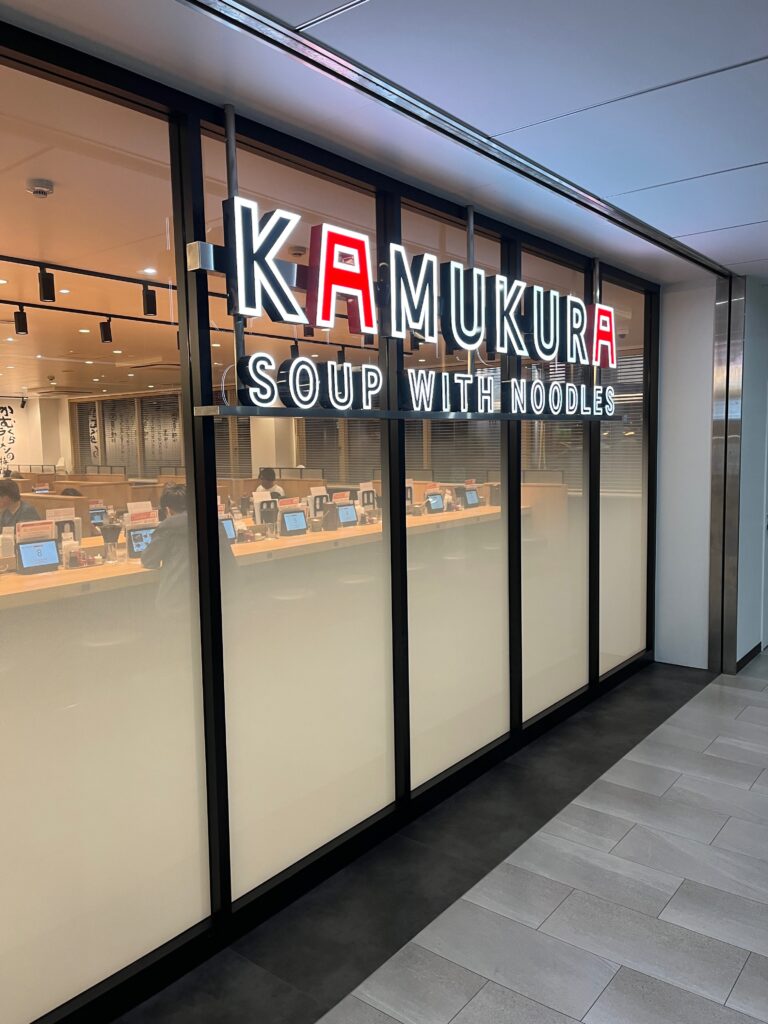 おしゃれな看板の入口