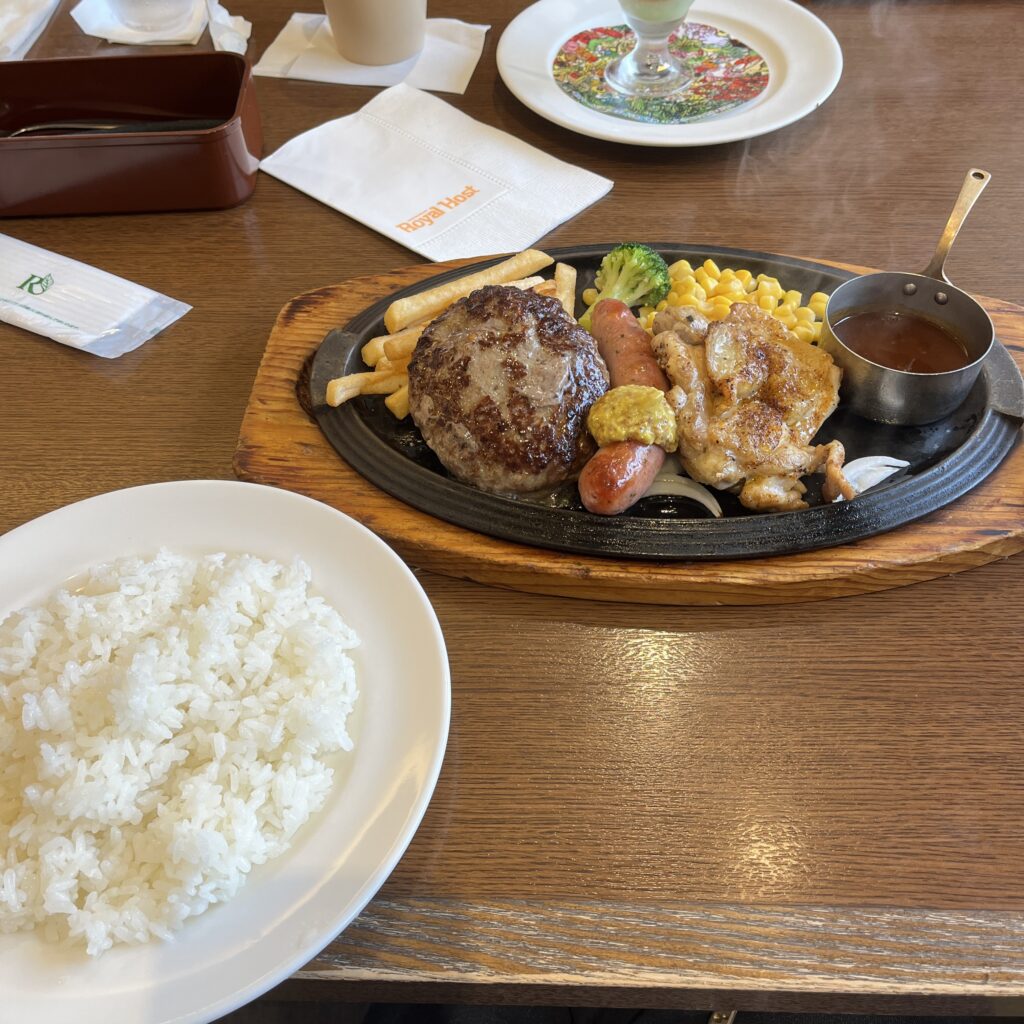 注文したトリプルグリル〜ドミグラスソース〜 スペシャルランチ