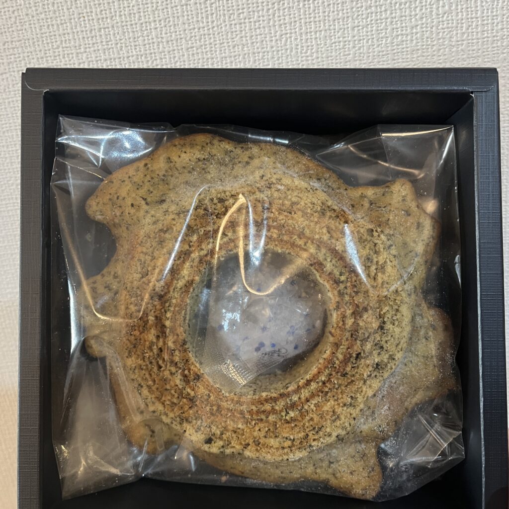 お土産に購入したほうじ茶バウム