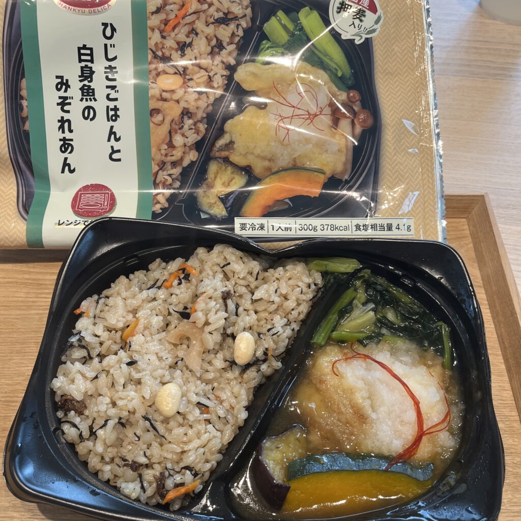 ひじきごはんと白身魚のみぞれあん