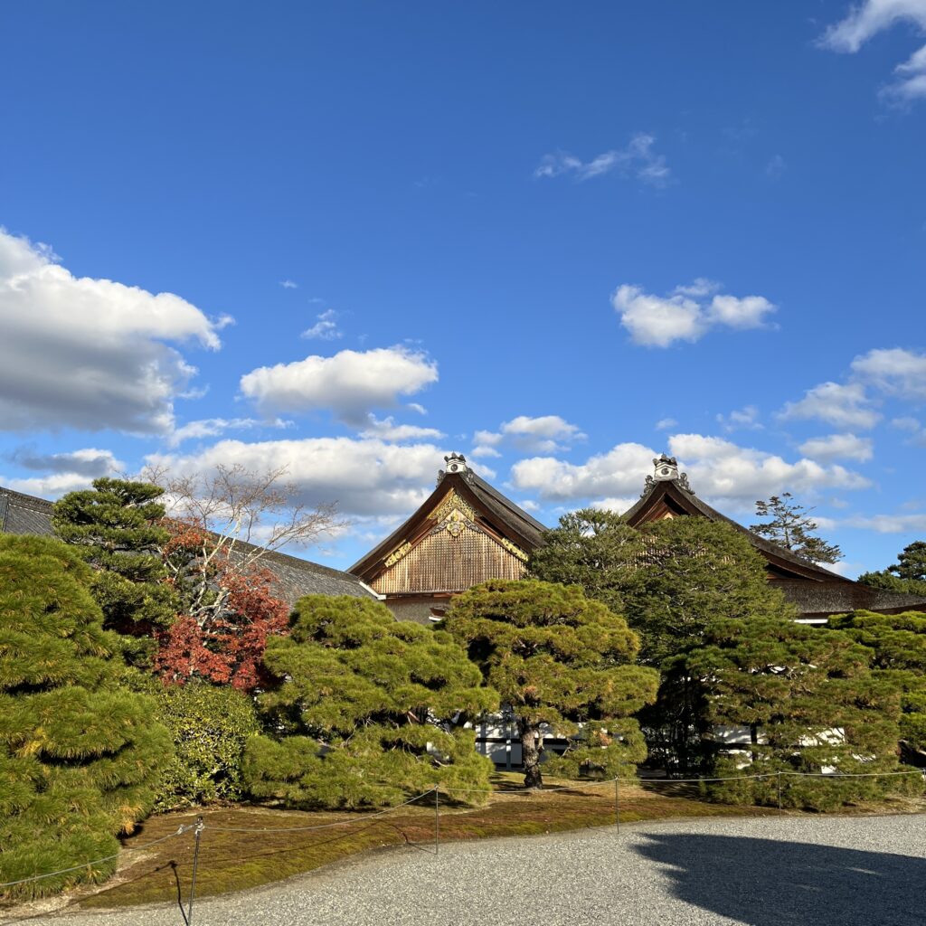 空と緑と建物が美しい