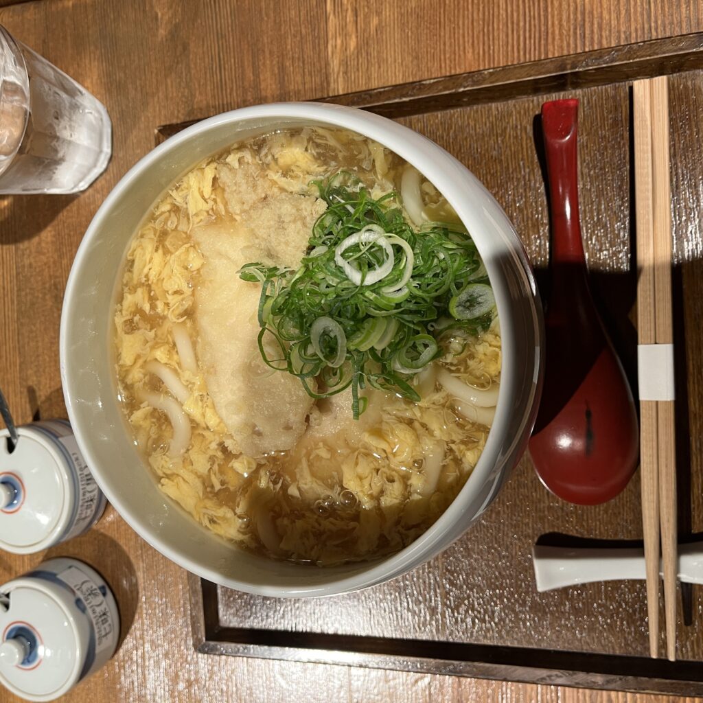 餡掛けたまごとり天うどん