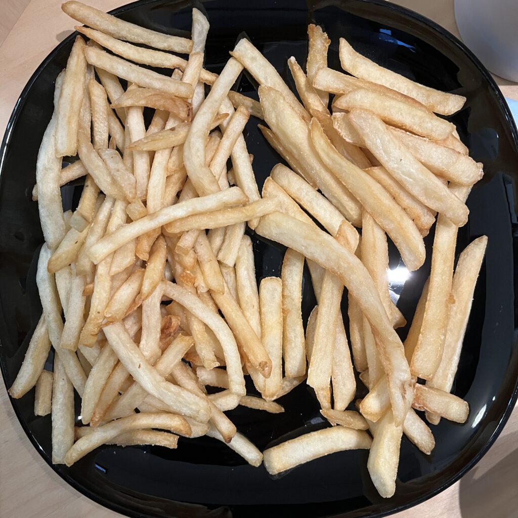 マックとモスのポテト食べ比べ