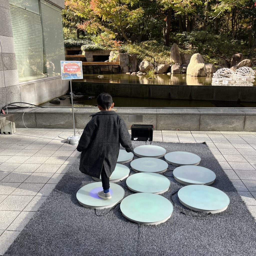 踏んだら音が鳴る設備