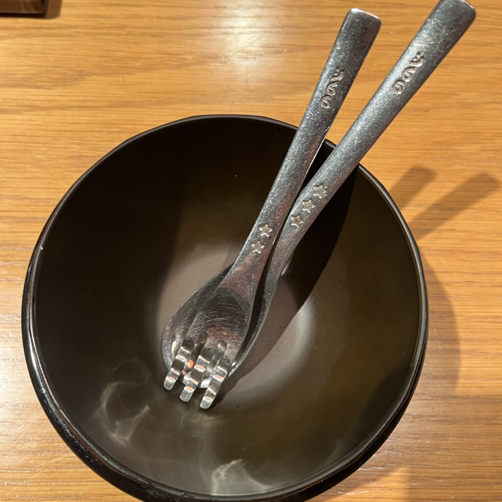 お子様向けの食器