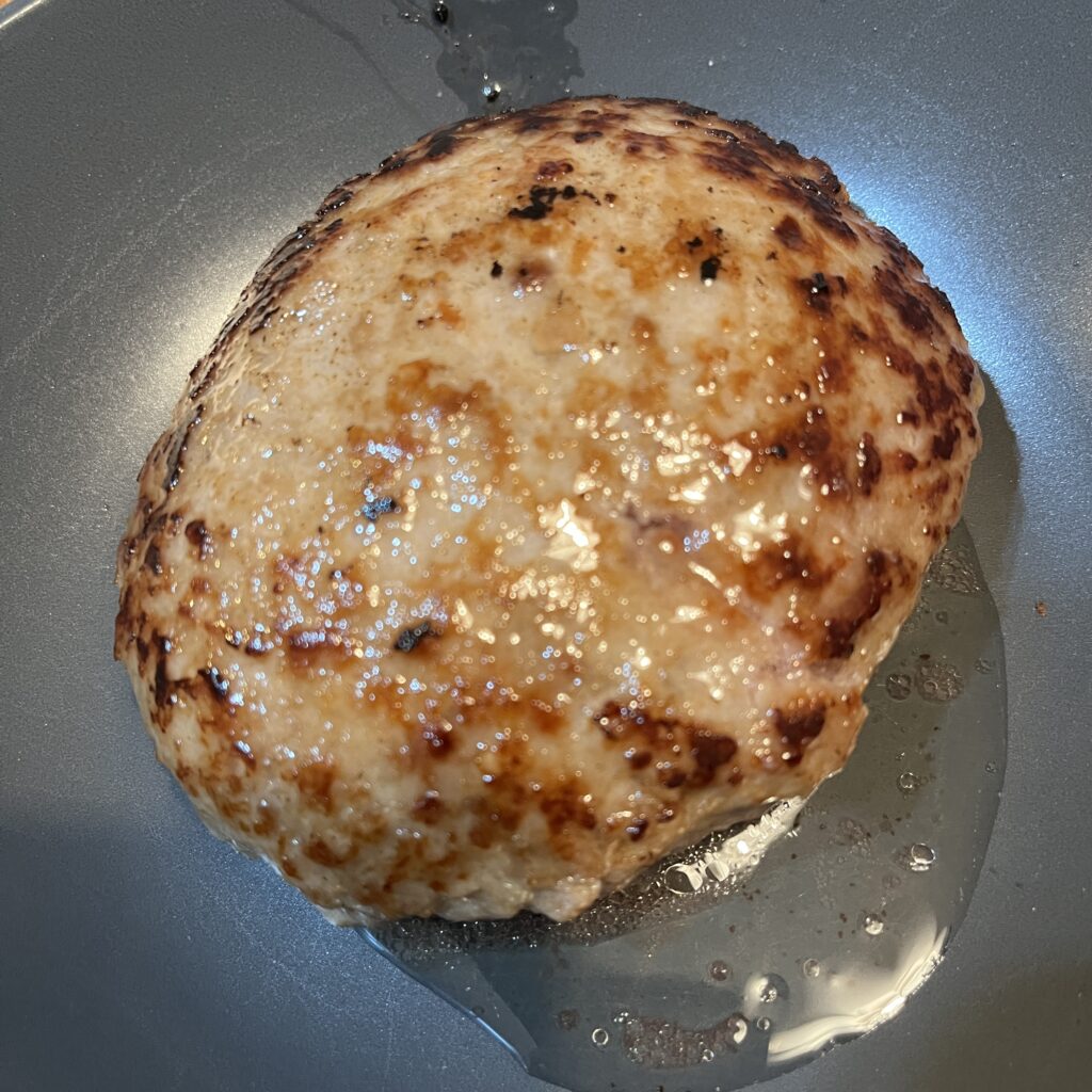 ハンバーグを焼いた様子