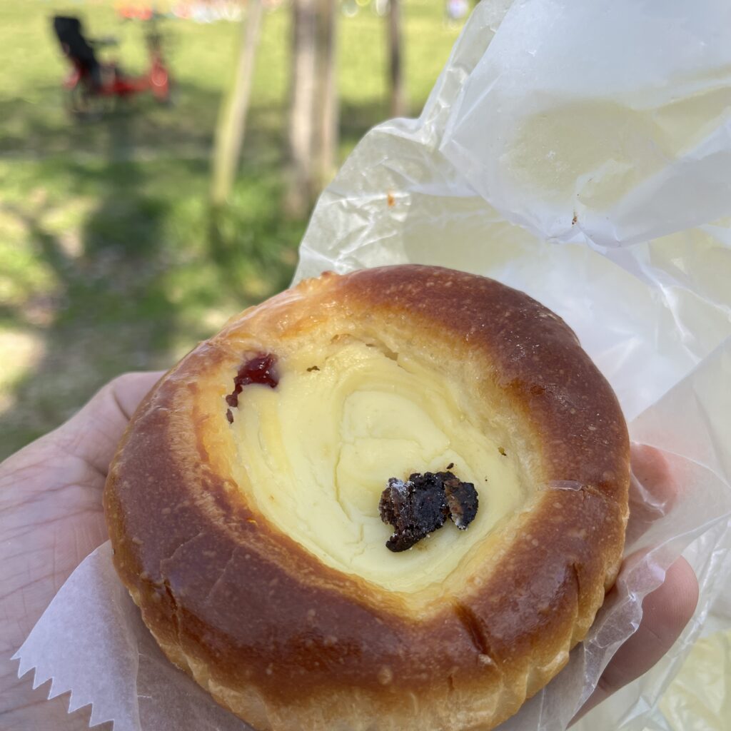 ブルーベリーチーズパン