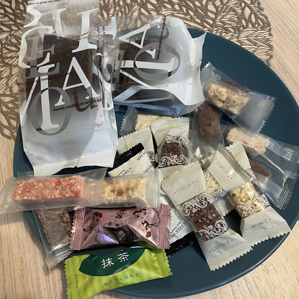 購入したお菓子の詰め合わせ