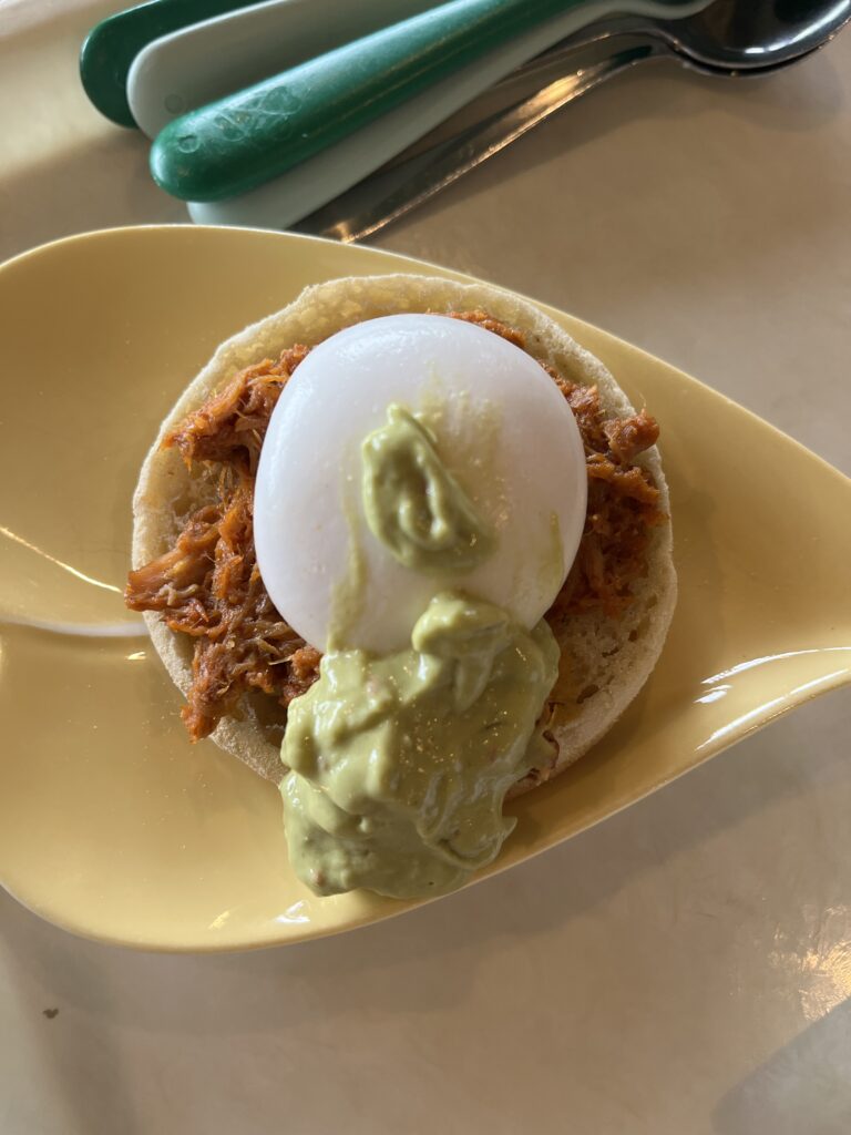 プルドポークベネディクト