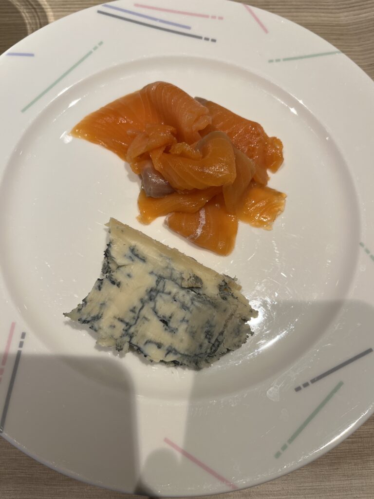 ゴルゴンゾーラチーズとスモークサーモン