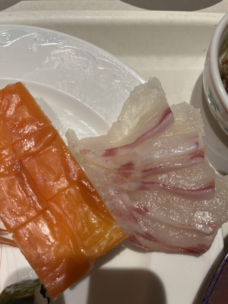 サーモン寿司と鯛の刺身