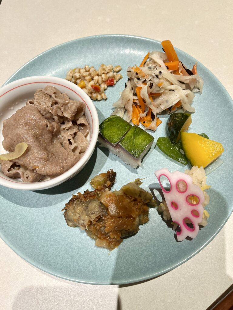 松阪牛と赤白なますとお漬物