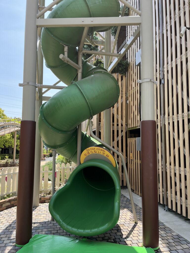 ぐるぐるすべり台