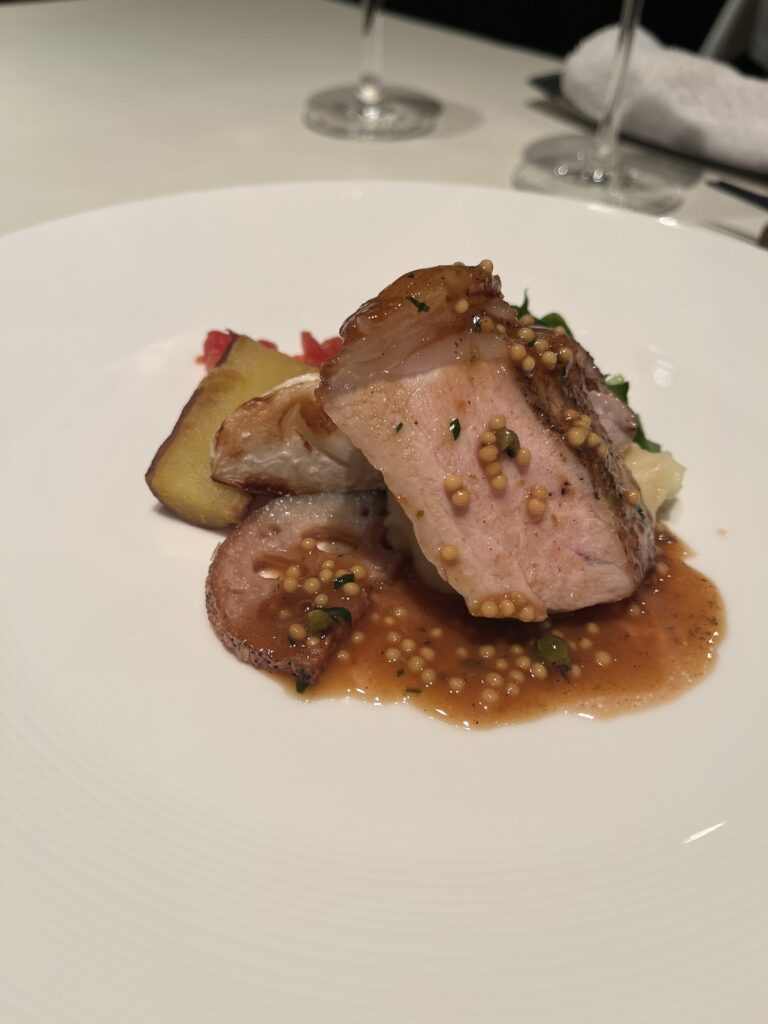 メインの豚肉のステーキ