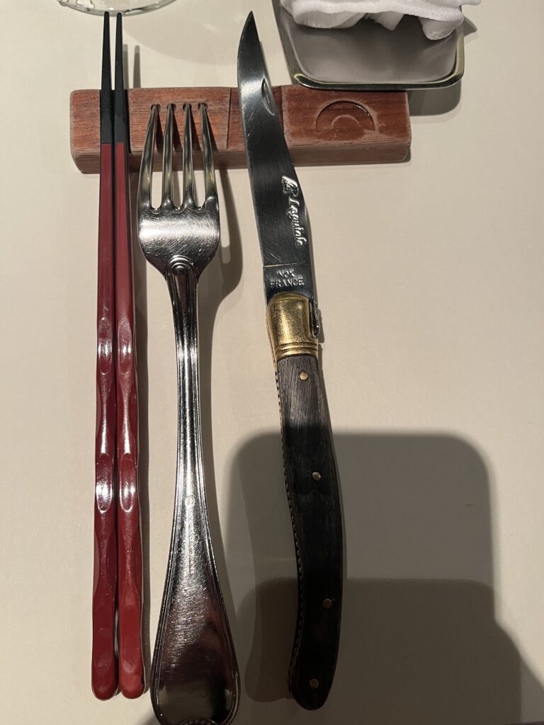 綺麗に並んだカトラリー