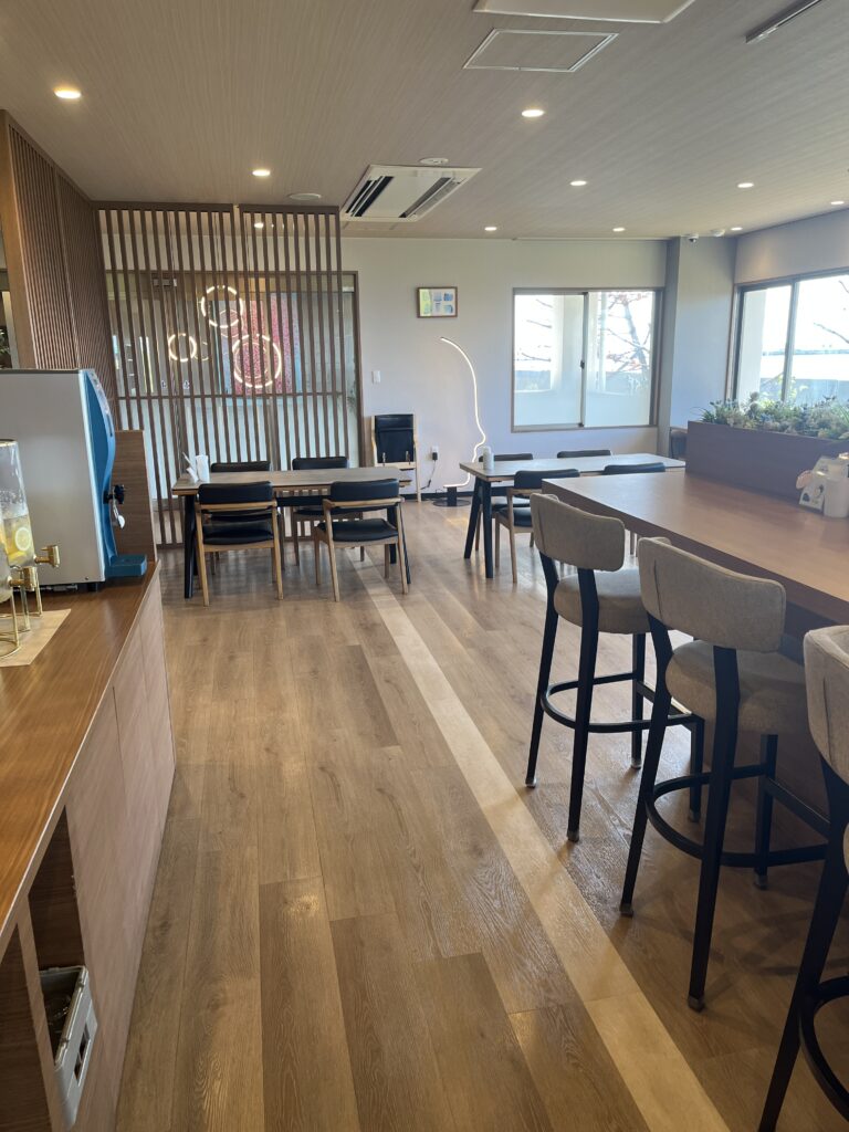 広々とした店内の様子