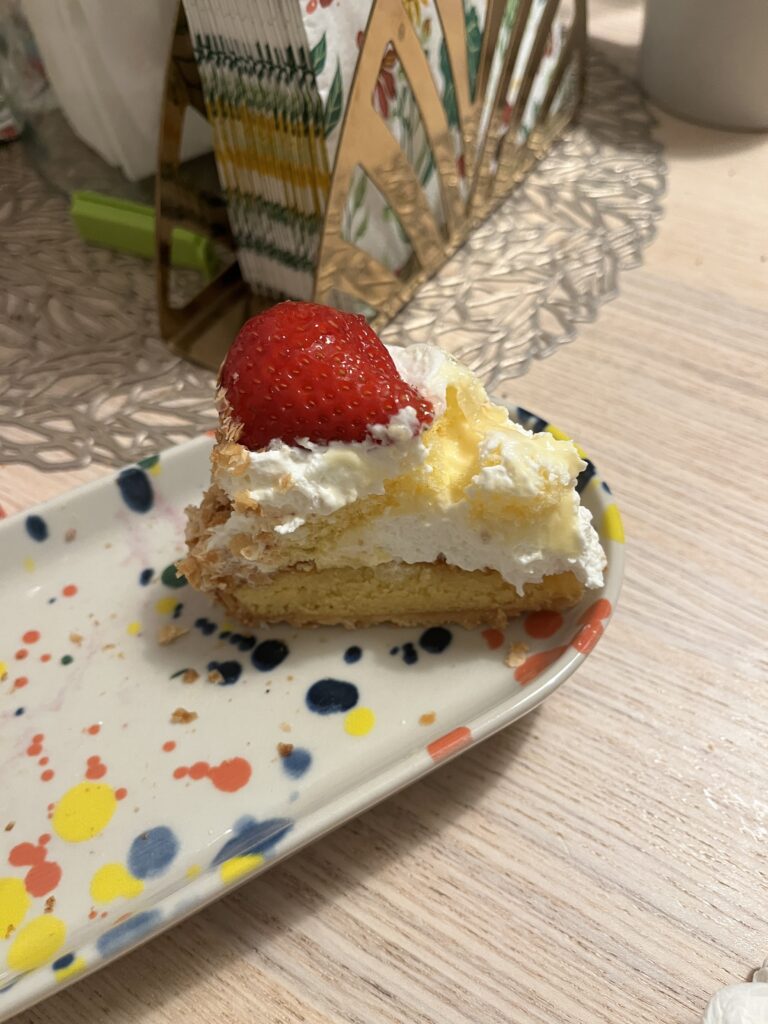 切り分けられたタルトケーキ