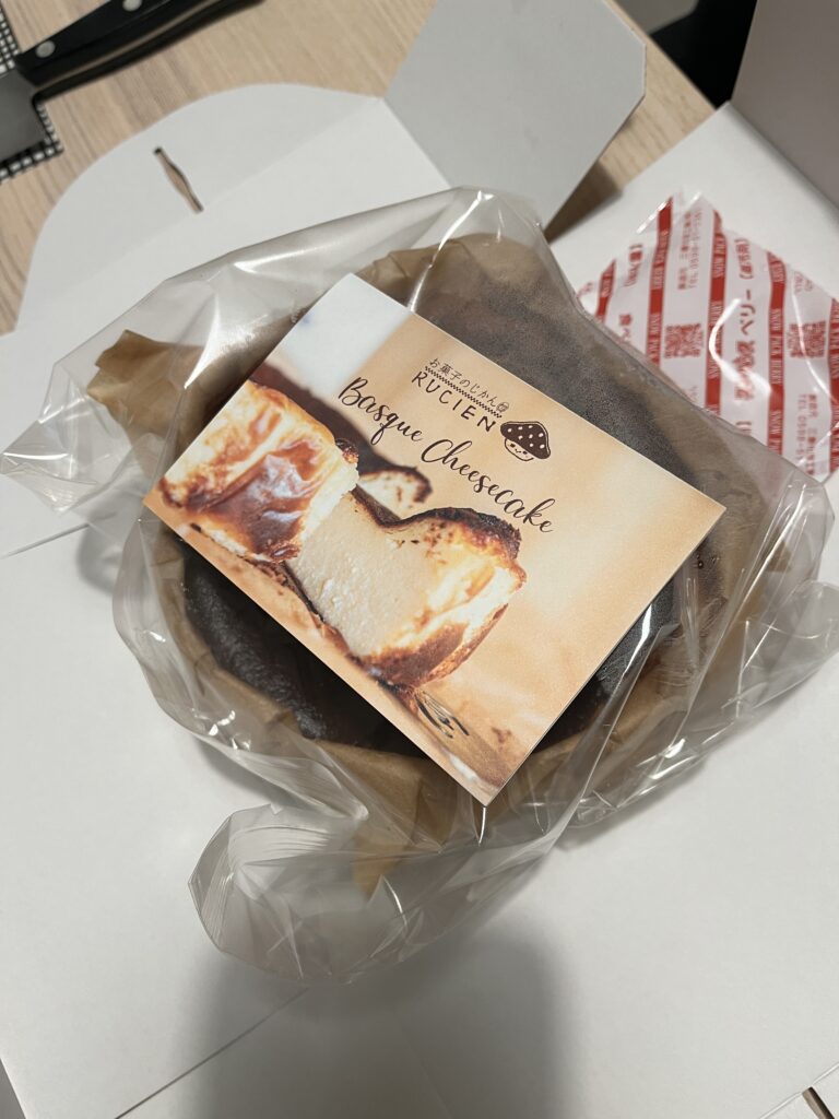 バスクチーズケーキのホール