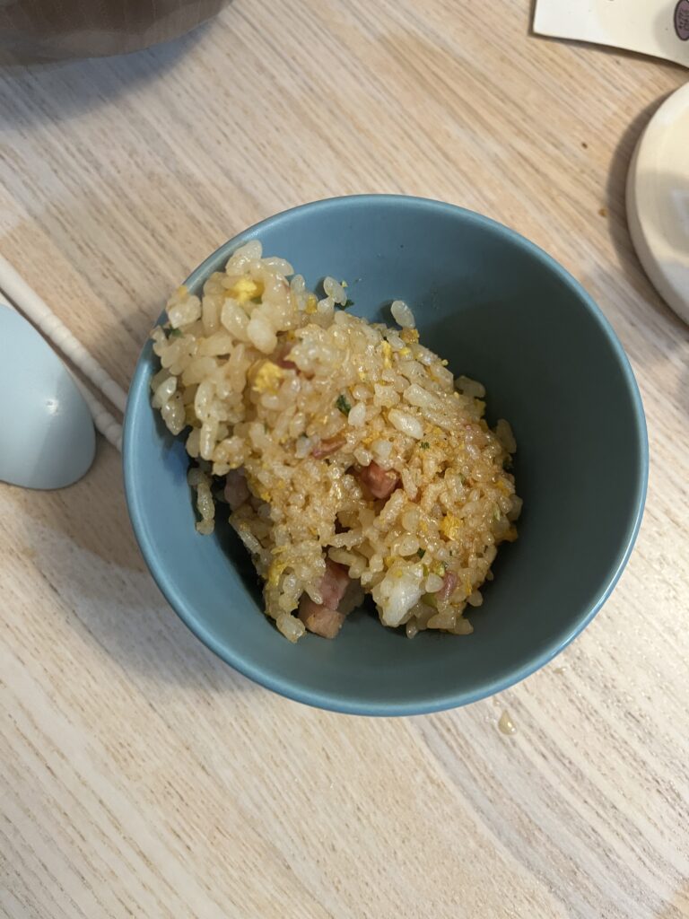 出来上がったチャーハン